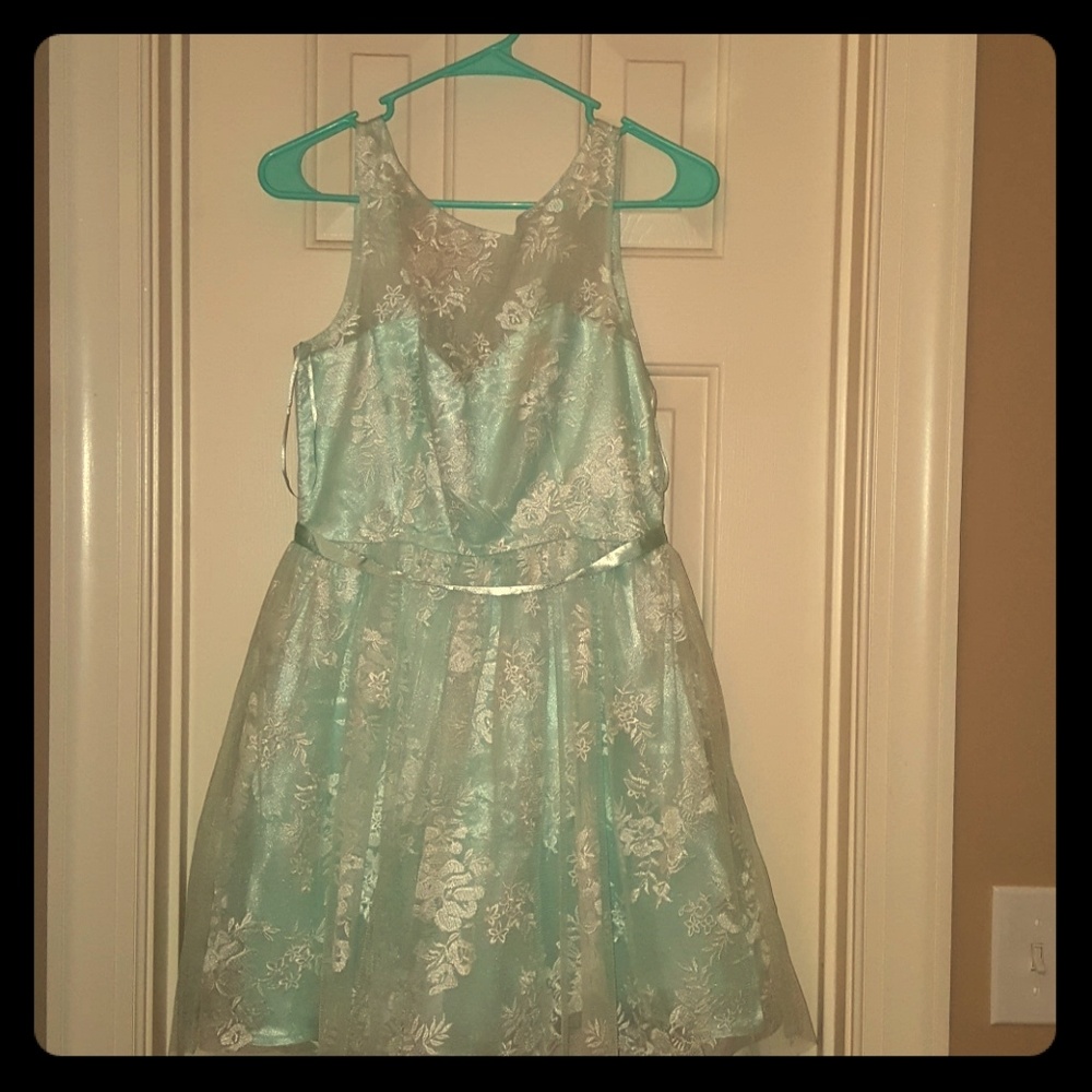 Maniju mid thigh dress size M